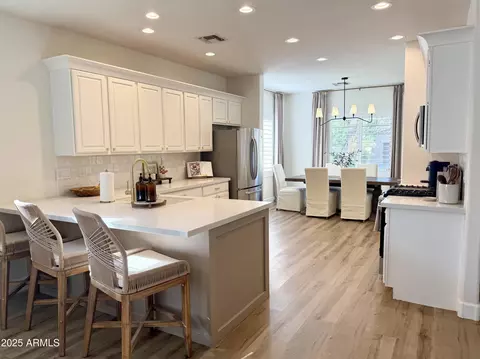 8450 W Quail Track Dr, Peoria, AZ 85383