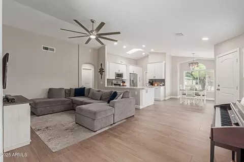 92 W Jasper Dr, Gilbert, AZ 85233 photo 3