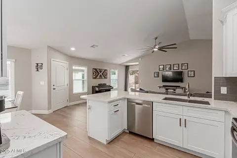 92 W Jasper Dr, Gilbert, AZ 85233 photo 9