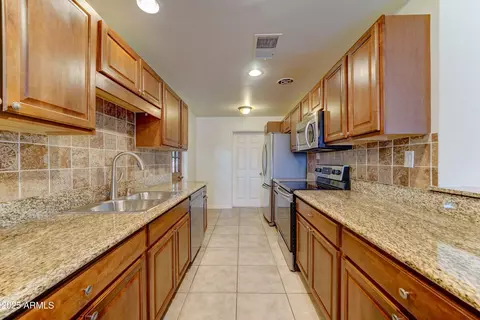 2340 W Earll Dr, Phoenix, AZ 85015 photo 4