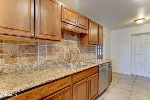 2340 W Earll Dr, Phoenix, AZ 85015 photo 5