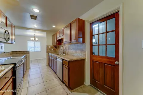 2340 W Earll Dr, Phoenix, AZ 85015 photo 8