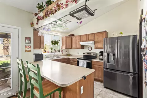 Kitchen - 1034 E Sequoia Dr, Phoenix, AZ 85024 photo 1 of 3