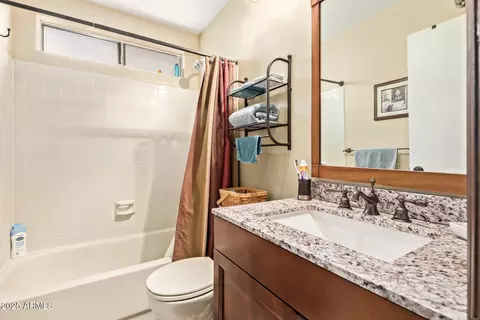 Bath - 1034 E Sequoia Dr, Phoenix, AZ 85024 photo 2 of 2