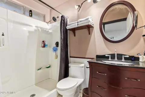 Bath - 1034 E Sequoia Dr, Phoenix, AZ 85024 photo 1 of 2