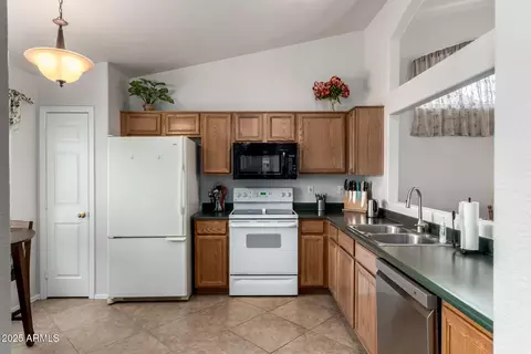 Kitchen - 444 W Comstock Ct, Gilbert, AZ 85233 photo 1 of 3