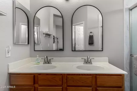 Bath - 444 W Comstock Ct, Gilbert, AZ 85233 photo 3 of 4