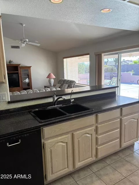 Kitchen - 11360 E Monte Cir, Mesa, AZ 85209 photo 2 of 3
