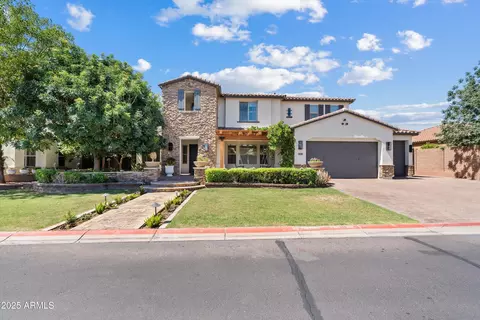 3908 Elmwood St, Mesa, AZ 85205