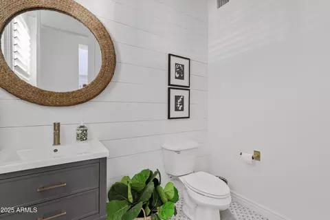 Bath - 3908 Elmwood St, Mesa, AZ 85205 photo 6 of 8