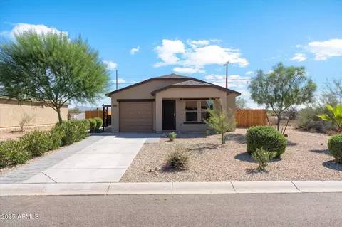446 Reizen Dr, Morristown, AZ 85342