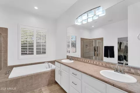 Bath - 4227 E Ravenswood Dr, Gilbert, AZ 85298 photo 2 of 4