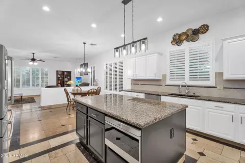 Kitchen - 4227 E Ravenswood Dr, Gilbert, AZ 85298 photo 4 of 5
