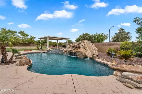 Exterior - 4227 E Ravenswood Dr, Gilbert, AZ 85298 photo 5 of 25