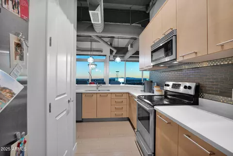 Kitchen - 1 E Lexington Ave #1309, Phoenix, AZ 85012 photo 4 of 5