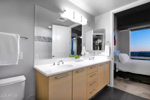 Bath - 1 E Lexington Ave #1309, Phoenix, AZ 85012 photo 1 of 3