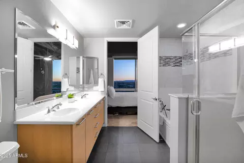 Bath - 1 E Lexington Ave #1309, Phoenix, AZ 85012 photo 2 of 3
