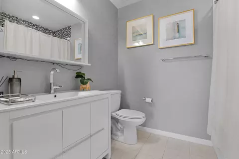 Bath - 1 E Lexington Ave #1309, Phoenix, AZ 85012 photo 3 of 3