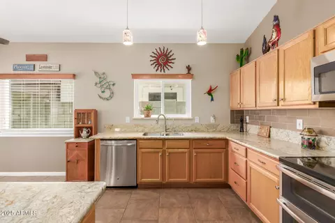 Kitchen - 4311 E South Fork Dr, Phoenix, AZ 85044 photo 3 of 3
