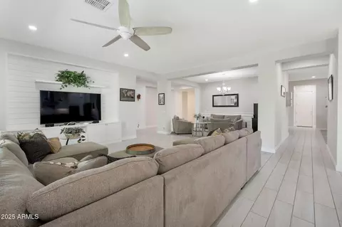 Entry Way - 2850 E Bellerive Dr, Gilbert, AZ 85298 photo 2 of 7