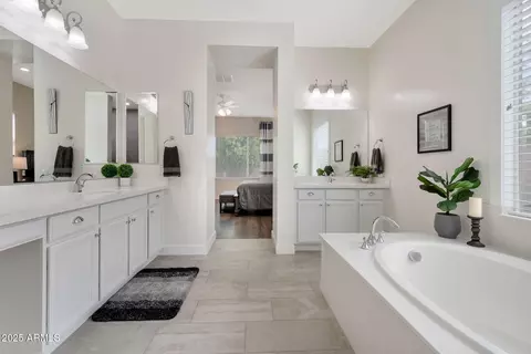 Bath - 2850 E Bellerive Dr, Gilbert, AZ 85298 photo 2 of 6