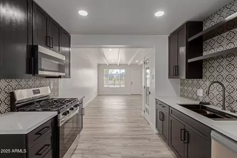 Kitchen - 2139 W Whitton Ave, Phoenix, AZ 85015 photo 1 of 3