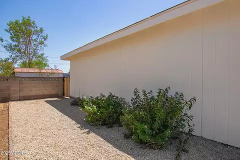 Exterior - 2139 W Whitton Ave, Phoenix, AZ 85015 photo 1 of 10