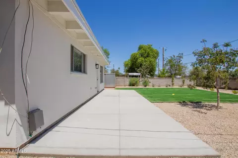 Exterior - 2139 W Whitton Ave, Phoenix, AZ 85015 photo 9 of 10