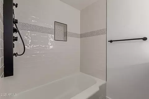 Bath - 2139 W Whitton Ave, Phoenix, AZ 85015 photo 4 of 6