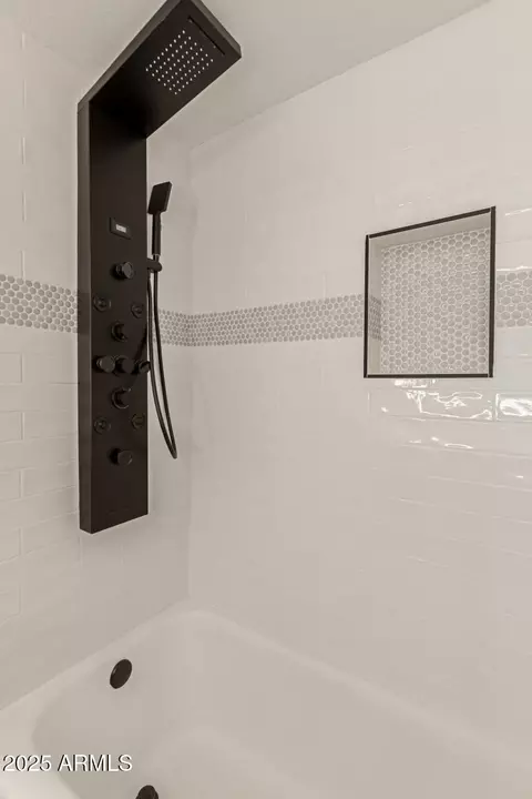 Bath - 2139 W Whitton Ave, Phoenix, AZ 85015 photo 5 of 6