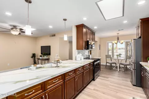 9527 W Cedar Hill Cir, Sun City, AZ 85351