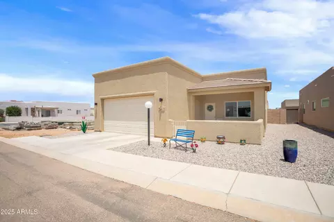 617 S Meadowood Ln, Sierra Vista, AZ 85635