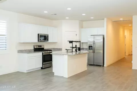 5730 W Odeum Ln, Phoenix, AZ 85043 photo 13