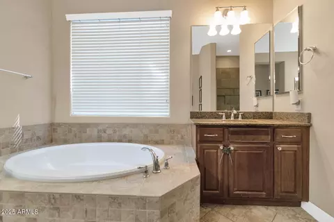 Bath - 3923 E Rockingham Rd, Phoenix, AZ 85050 photo 2 of 3
