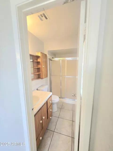 Bath - 7553 W Montecito Ave, Phoenix, AZ 85033 photo 1 of 1