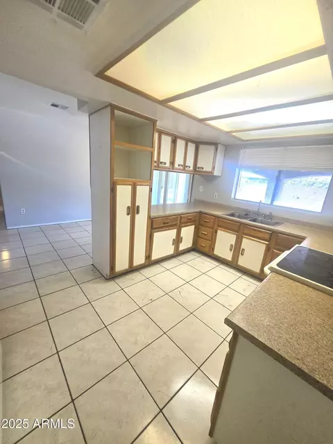 Kitchen - 7553 W Montecito Ave, Phoenix, AZ 85033 photo 1 of 1