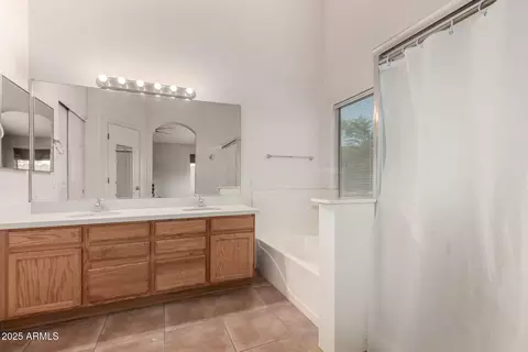 Bath - 4618 E South Fork Dr, Phoenix, AZ 85044 photo 1 of 2