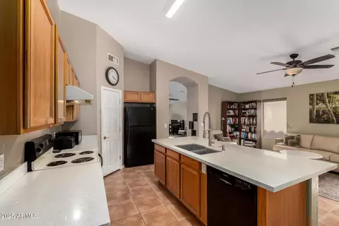 Kitchen - 4618 E South Fork Dr, Phoenix, AZ 85044 photo 2 of 3