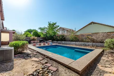 Exterior - 4618 E South Fork Dr, Phoenix, AZ 85044 photo 7 of 9