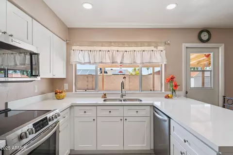Kitchen - 3937 W Sweetwater Ave, Phoenix, AZ 85029 photo 3 of 3