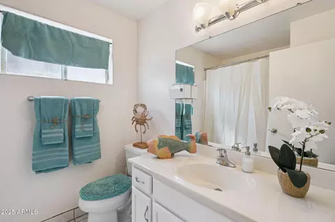 Bath - 3937 W Sweetwater Ave, Phoenix, AZ 85029 photo 3 of 3