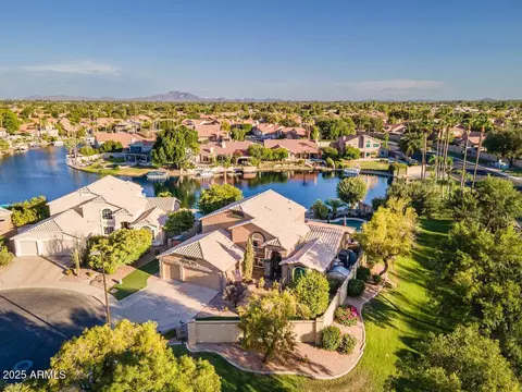 936 S Paradise Dr, Gilbert, AZ 85233
