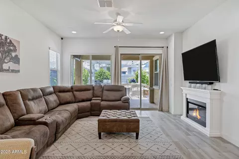 Living - 3122 E Appaloosa Rd, Gilbert, AZ 85296 photo 2 of 3