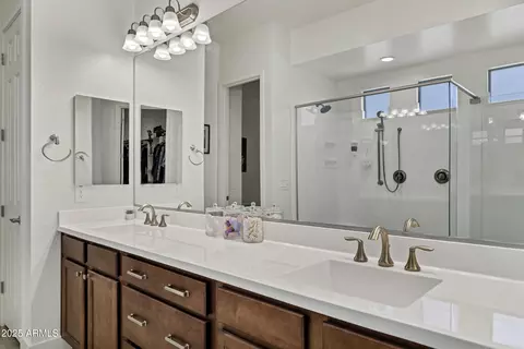 Bath - 3122 E Appaloosa Rd, Gilbert, AZ 85296 photo 2 of 5