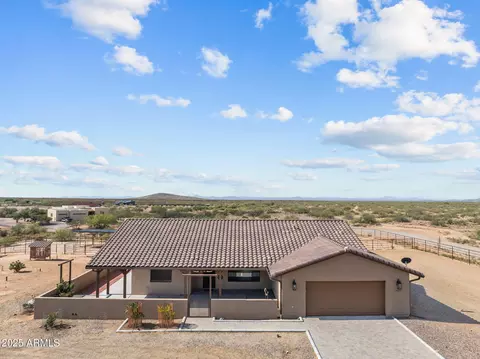 27755 S Slick Fork Trl, Congress, AZ 85332