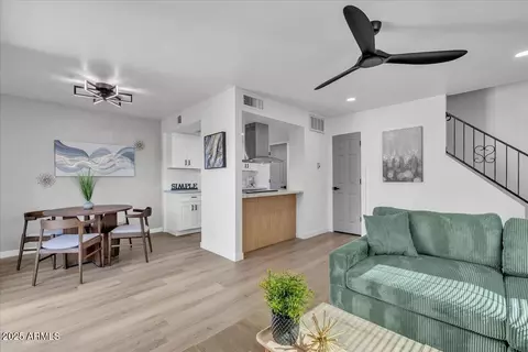 1208 E Lawrence Ln, Phoenix, AZ 85020