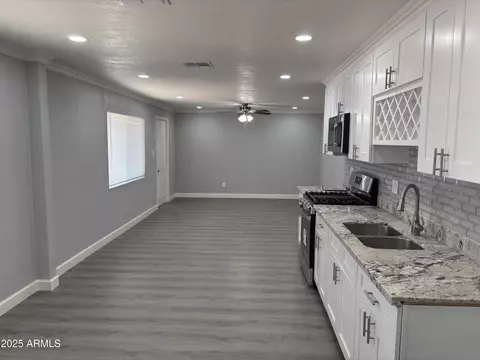 2752 W Minnezona Ave, Phoenix, AZ 85017