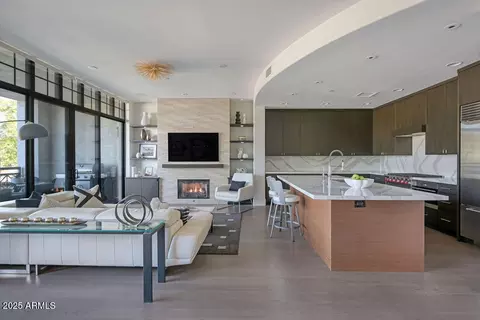 8 Biltmore Est #212, Phoenix, AZ 85016