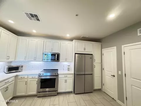 2511 W Queen Creek Rd #207, Chandler, AZ 85248