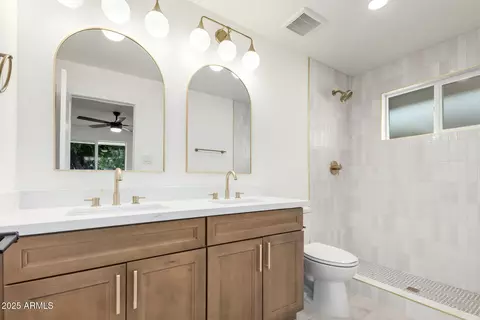 Bath - 1202 E Palmaire Ave, Phoenix, AZ 85020 photo 1 of 5